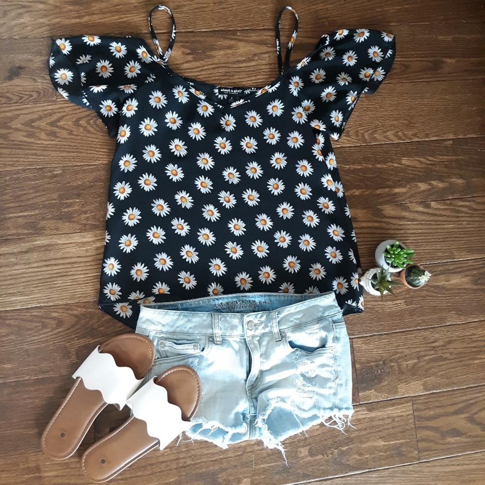 About a girl off the shoulder daisy top